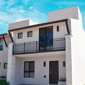 Casa El Refugio, Adriana